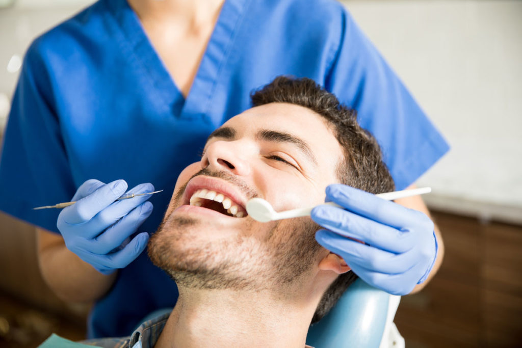 Lee más sobre el artículo Importancia del uso de la seda dental